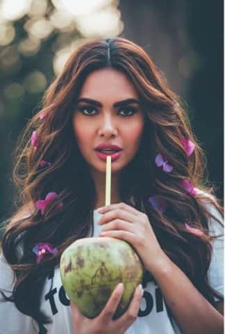 এর আগেও ফটোশ্যুট করিয়ে ট্রোলড হয়েছেন এষা গুপ্ত। 