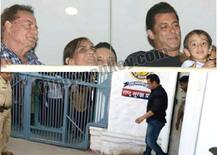 জেল থেকে বেরনোর পর জ্যাকলিন-ডেইসির সঙ্গে রেস-থ্রির শ্যুট শুরু করলেন সলমন