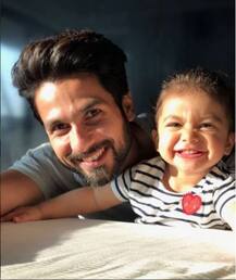 দেখুন, মেয়ে মিশার সঙ্গে সময় কাটাচ্ছেন শাহিদ কপূর