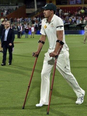 দক্ষিণ আফ্রিকার বিরুদ্ধে অস্ট্রেলিয়ার টেস্ট সিরিজ চলাকালে চোট পান স্টার্ক। 