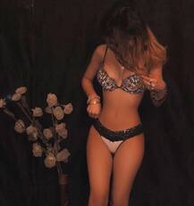 দেখুন সোশ্যাল মিডিয়ায় তোলপাড় ফেলে দেওয়া সাক্ষী চোপড়াকে