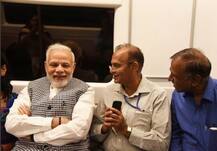 দেখুন, দিল্লি মেট্রোয় প্রধানমন্ত্রী নরেন্দ্র মোদী