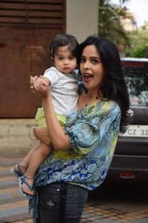 মল্লিকা শেরাওয়াতের কোলে বাচ্চাটি কে জানেন, কী সম্পর্ক তার অভিনেত্রীর সঙ্গে?