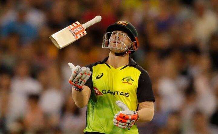 ক্রিকেট অস্ট্রেলিয়া সূত্রে খবর, স্মিথ বা ওয়ার্নারের মধ্যে যে কোনও একজনকে দলে নিতে আগ্রহী সারে