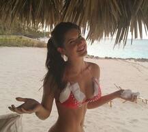 দেখুন, শাহরুখ ও সলমনের সঙ্গে কাজ করতে চান মার্কিন যুক্তরাষ্ট্রের এই মডেল