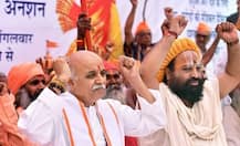 অনশন ভঙ্গ করে মোদীকে তোপ, হিন্দুত্বের রাজনীতি পুনরুজ্জীবিত করার ডাক তোগাড়িয়ার