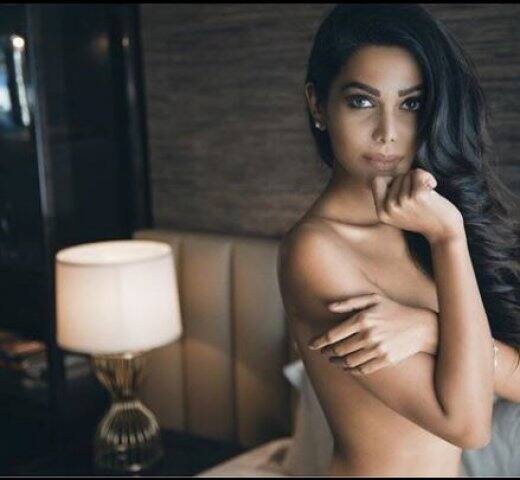  তবে ক্রিকেট আর রূপোলি দুনিয়ার তারকাদের ঘনিষ্ঠতা নতুন কিছু নয়। 