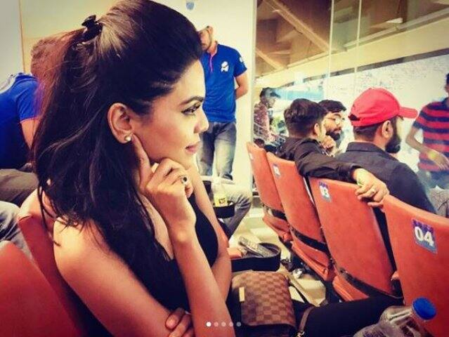   নাতাশাকে আইপিএলের বেশ কয়েকটি ম্যাচে গ্যালারিতে দেখা গিয়েছিল। তিনি ব্র্যাভোকে  চিয়ার আপ করছিলেন সেখানে বসে। 