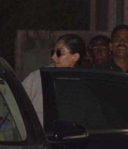 এই অনুষ্ঠানে প্রেম রতন ধন পায়ো ছবির টাইটেল সংয়ের তালে নাচতেও দেখা যায় সোনমকে। ছবি সৌজন্যে মানব মঙ্গলানি