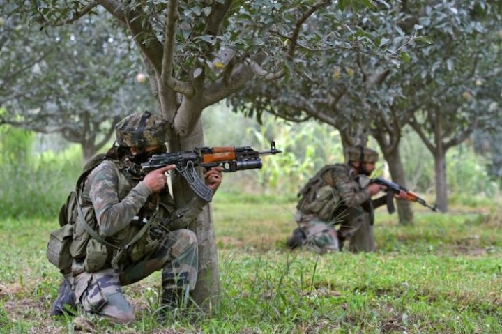 3 militants, soldier killed in separate encounters in J&K জম্ম-কাশ্মীরে সেনা-জঙ্গি সংঘর্ষ, খতম ৩ সন্ত্রাসবাদী, নিহত এক জওয়ানও