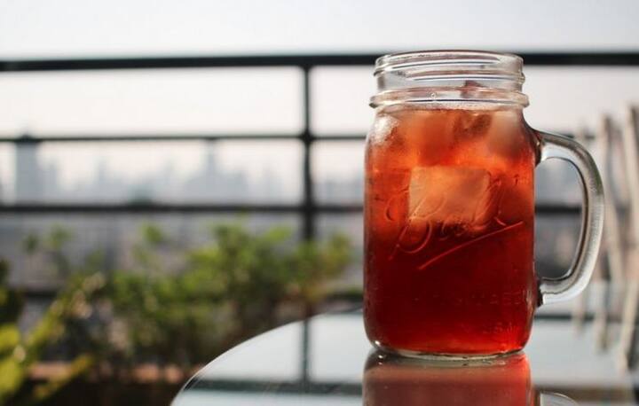 কম্বুচা- গ্রীন এবং ব্ল্যাক টি-র মিশ্রণে তৈরি হয় এই পানীয়। স্বাদে মিষ্টি। শ্বাসকষ্ট, ডায়াবেটিস, হার্পিস এবং নিদ্রাহীনতার জন্য উপকারী। পানীয়টি হাল্কা ঠান্ডা এবং কার্বোনেটেড।