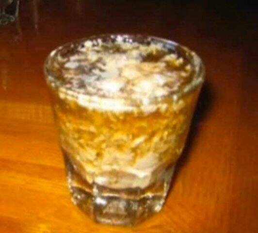 ইনফেক্টেড হোয়াইট হেড শট- এই পানীয় এক ঝলকে দেখলে মনে হবে যে হার্ড ড্রিঙ্কসের সঙ্গে দুধ মিশিয়ে দেওয়া হয়েছে। অল্প ভোদকার সঙ্গে ব্লাডি মেরি ড্রিঙ্ক মিশিয়ে এর মধ্যে একটা ছোট চামচ চিজ মিশিয়ে দিন। ব্যস, তৈরি আপনার ইনফেক্টেড হোয়াইট হেড শট। তথ্য- ওডি ডট কম। উপরিক্ত ছবিতে যা বলা হয়েছে, তা গবেষণার দাবি। এবিপি আনন্দ এর সত্যতা যাচাই করেনি। যে কোনও সুপারিশের ওপর গুরুত্ব দেওয়া বা সেই অনুযায়ী চিকিৎসা শুরু করার আগে নিজস্ব বিশেষজ্ঞদের সঙ্গে পরামর্শ করাটা জরুরি।