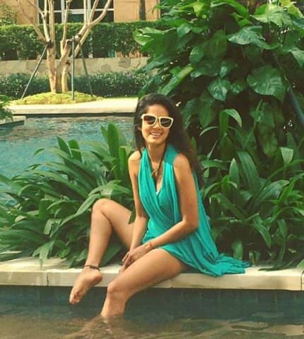 এই ছবিগুলিতে বিকিনি পরে দেখা যাচ্ছে বিদ্যাকে। 