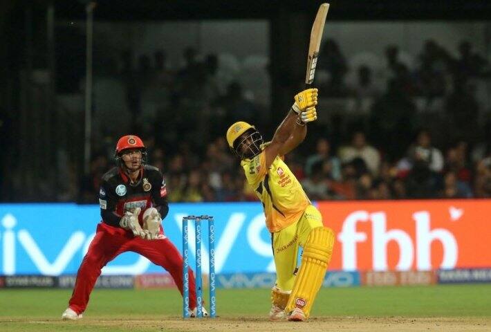 ২০৭ রানের কঠিন লক্ষ্য তাড়া করতে নেমে ধোনির দল মাত্র ৭৪ রানে ৪ উইকেট হারিয়ে চাপে পড়ে গিয়েছিল। এরপর অম্বাতি রায়াডু ও ধোনির মধ্যে পঞ্চম উইকেটে ১০১ রানের জুটিতে ভর করে জয়ের কাছাকাছি পৌঁছে যায় চেন্নাই।