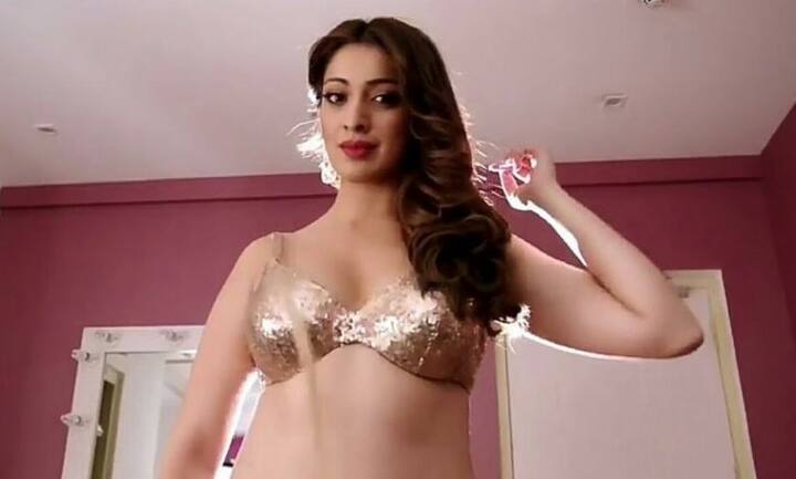 নিজের ছবির জন্য সোশ্যাল মিডিয়ায় চর্চার মধ্যে থাকেন রাই।
