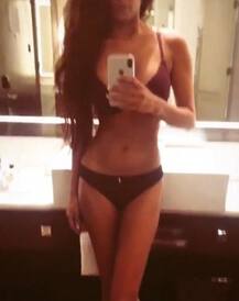 তাঁর আগামী সিনেমার নাম বলতে পারলেই \'উপহার\' ঘোষণা পুনম পান্ডের