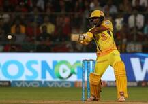 দেখুন: ধোনি যখন একটার পর একটা ছক্কা মারছিলেন, তখন গ্যালারিতে সাক্ষী ও অনুষ্কার প্রতিক্রিয়া