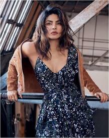 আমেরিকায় এ কি কাণ্ড বাঁধালেন প্রিয়ঙ্কা চোপড়া...