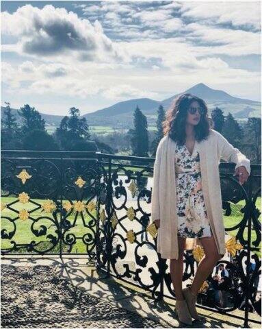 এখানে বলে দেওয়া দরকার, প্রিয়ঙ্কা ২০০০ সালে মিস ওয়ার্ল্ড-এর শিরোপা জিতেছিলেন। বলিউডে ভাল কাজ করার জন্য তিনি জাতীয় পুরস্কার ও পদ্মশ্রী পেয়েছেন। 