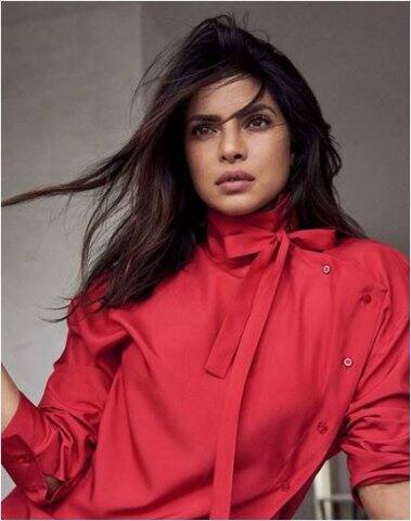 বলে দেওয়া যাক, ২০১৭ সালে প্রিয়ঙ্কা হলিউড ছবি ‘বেওয়াচ’-এ অভিনয় করেছিলেন।