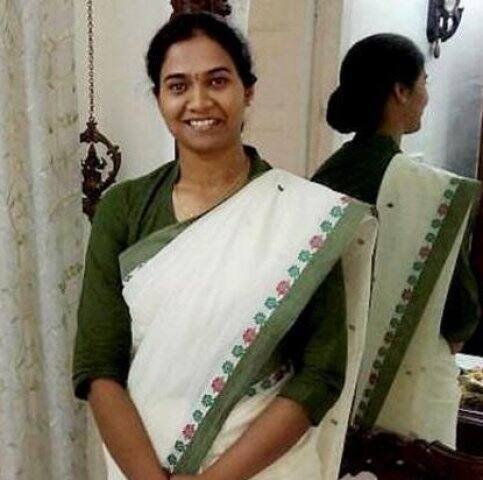নন্দিনী এমএস রামাইয়া ইন্সস্টিটিউট থেকে ইঞ্জিনিয়ারিং নিয়ে পড়ার পর কর্নাটকের পূর্ত্ত বিভাগে চাকরি করেন। চাকরি করতে করতেই স্থির করেন যে, আইএএস অফিসার হয়ে সমাজের জন্য ভালো কিছু করতে পারেন তিনি। নন্দিনীর মতে, একজন আদর্শ প্রশাসকের যদি সদিচ্ছা থাকে, নিজের কাজের প্রতি দায়বদ্ধ হন এবং চ্যালেঞ্জের মুখোমুখি হতে ইচ্ছুক থাকেন, তাহলে তিনি সমাজের জন্য অনেক কিছুই করতে পারেন।