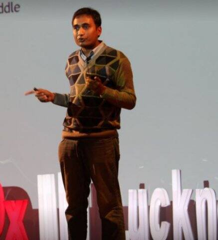 ২০১৩-র ইউপিএসসি পরীক্ষায় প্রথম স্থানাধিকারী ছিলেন গৌরব অগ্রবাল। জয়পুরের এডমন্ডস স্কুলে পড়াশোনা। এরপর কানপুর আইআইটি থেকে কম্পিউটার সায়েন্স নিয়ে বিটেক করেন। আইআইটি জয়েন্ট এন্ট্রাস পরীক্ষায় সারা দেশের মধ্যে ৪৫ তম স্থান অধিকার করেছিলেন তিনি। বিটেক করার পর তিনি আইআইএম লখনউ থেকে এমবিএ করেন। গোল্ড মেডেলও পান তিনি। 