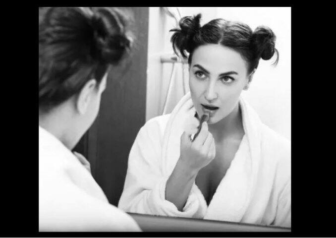 ২৬ বছরের এলি সুইডেনের স্টকহোম থেকে এসেছেন বলিউডে নিজের কেরিয়ার তৈরি করতে। এলির সব ছবিগুলিই ইন্সটাগ্রাম থেকে নেওয়া। 