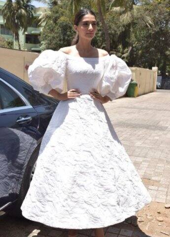 সোনমেরও নয় নয় করে কানে ৮ বছর। ১৪-১৫ তারিখ তাঁকে দেখা যাবে লাল কার্পেটে। তার আগে অবশ্য ৮ তারিখ তাঁর বিয়ে।