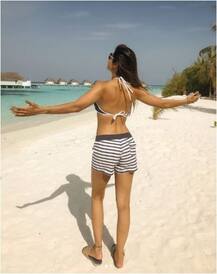 দেখুন, মলদ্বীপের সমুদ্রতীরে বিকিনি অবতারে শিল্পা শেট্টি