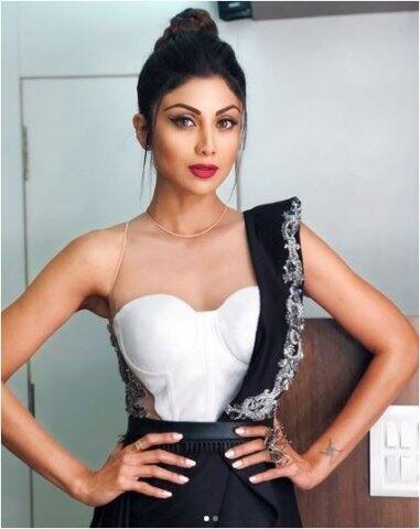 বলিউড অভিনেত্রীদের মধ্যে ফিটনেসের দিক থেকে অন্যতম সেরা শিল্পা