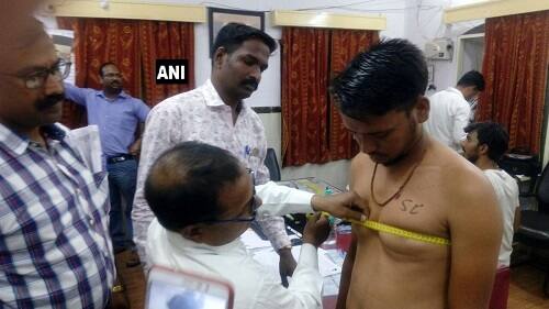 Constable Post Candidates Labelled SC/ST on Chest During Medical Examination in Dhar মধ্যপ্রদেশে কনস্টেবল নিয়োগের পরীক্ষায় প্রত্যেকের শরীরে লিখতে হল জাত!