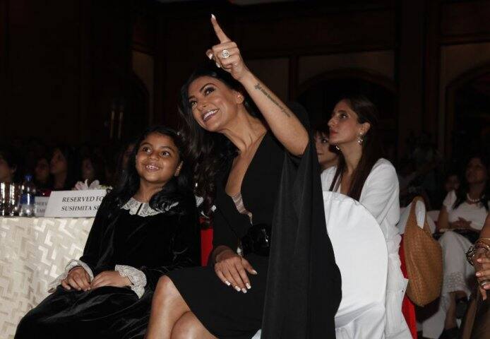 সুস্মিতার কথায়, এ দেশে এমন পুরুষ আছেন যাঁরা মহিলাদের সাহায্য করেন, সহায়তা করেন। অপরাধীদের কথা বারবার তুলে না ধরে এঁদের ব্যাপারে বেশি করে জানানো উচিত। তা সঠিক পদক্ষেপ হবে বলে তাঁর ধারণা।