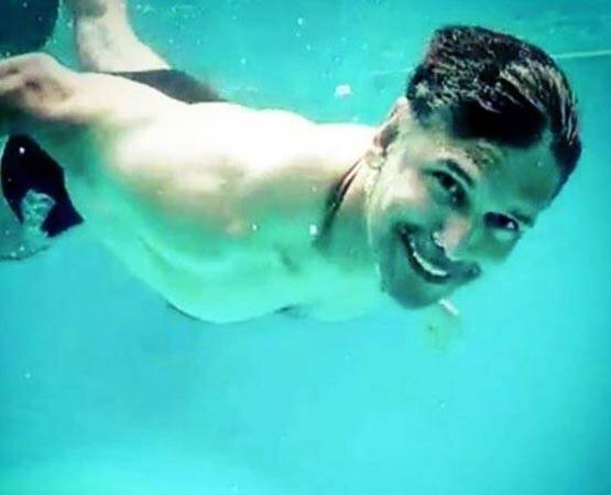 তারপর তাঁদের দেখা গিয়েছে না না ধরনের জলের তলায় স্পোর্টসে অংশ নিতে।