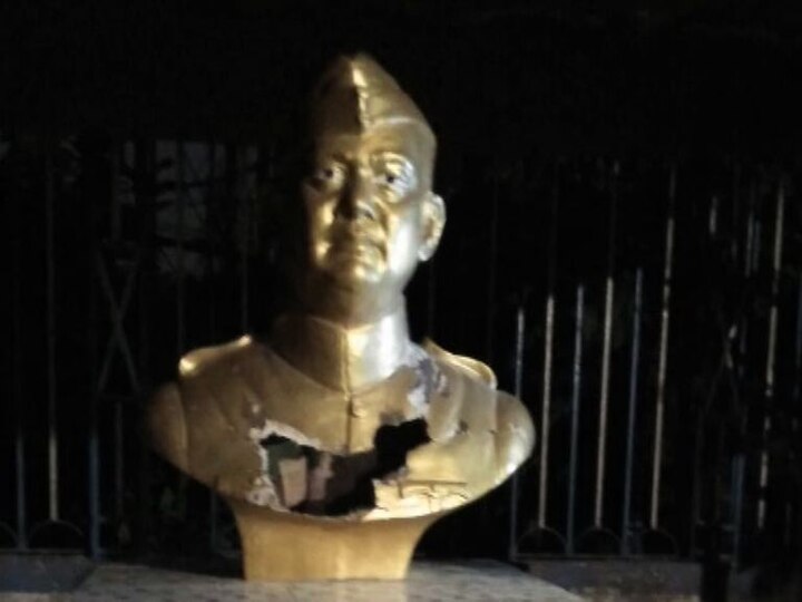 Netaji statue broken in Narkeldanga ফের ভাঙা হল নেতাজি মূর্তি, এবার ক্যানাল ইস্ট রোডে