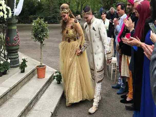 তাঁদের সুখী দিনের কিছু ছবি