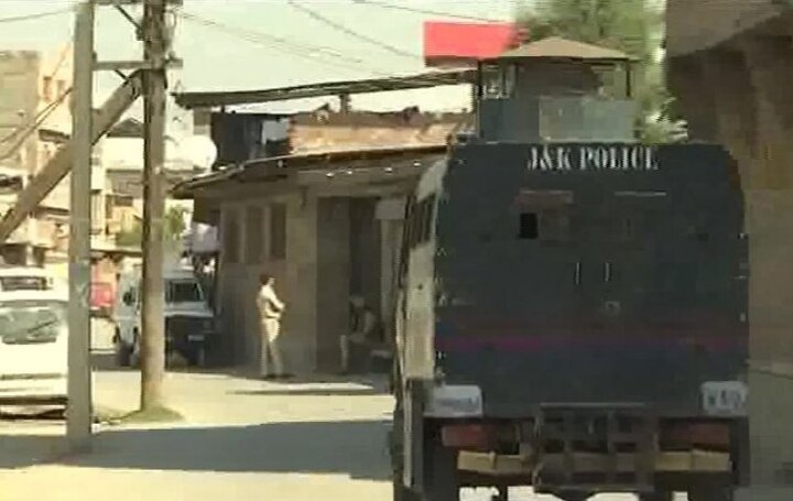 3 militants killed in encounter in JK কাশ্মীরে নিরাপত্তাবাহিনীর সঙ্গে এনকাউন্টারে খতম ৩ জঙ্গি, বন্ধ ইন্টারনেট পরিষেবা