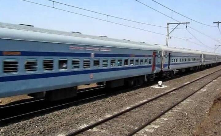 মহিলাদের জন্য রেলযাত্রা যাতে নিরাপদ ও আরামদায়ক হতে পারে, সেটা নিশ্চিত করার চেষ্টা করছে বিশেষ কমিটি