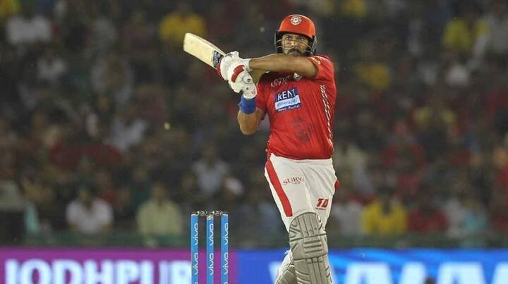 ২০০৭ সালের টি-২০ বিশ্বকাপ ও ২০১১ সালের একদিনের বিশ্বকাপ জয়ের নায়ক চলতি আইপিএল-এ পাঁচটি ইনিংসে ১২.৮০ গড়ে মাত্র ৬৪ রান করেছেন