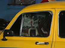 পণ্ডিতিয়া রোডে চলন্ত ট্যাক্সি থেকে ছোঁড়া হল অ্যাসিড, আহত বেশ কয়েকজন