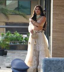 সোনামের সঙ্গীত অনুষ্ঠানে অপরূপ সাজে জাহ্নবি