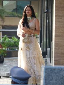 সোনামের সঙ্গীত অনুষ্ঠানে অপরূপ সাজে জাহ্নবি