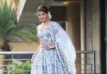 দেখুন: সঙ্গীত অনুষ্ঠানে জ্যাকলিনের সঙ্গে \'চিটিয়া কালাইয়া\' গানের তালে নাচলেন সোনাম কপূর