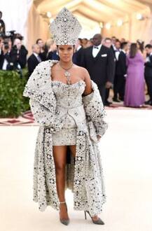 মেট গালা অ্যাওয়ার্ডের থিম ছিল স্বর্গীয়, হলি থেকে বলি, কে কাকে টক্কর দিল দেখুন