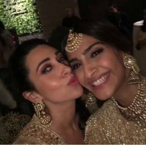 সোনম ও করিশমা কপূর। 