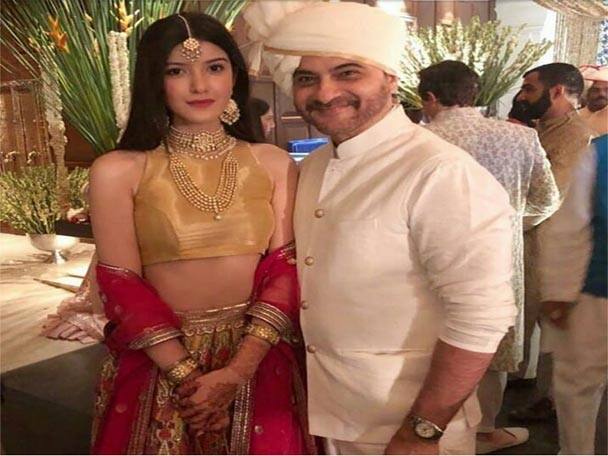 অনিল কপূরের ভাই সঞ্জয় কপূর এবং তাঁর মেয়ে সানায়া