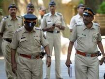 মুম্বই পুলিশের এক কনস্টেবল দুমাস বেতন না পাওয়ায় উর্দি পরে ভিক্ষা চাওয়ার আবেদন জানালেন!