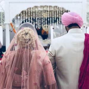 দেখুন তাঁদের বিয়ের আরও ছবি 