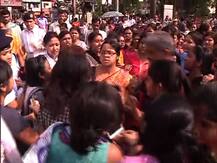 পিয়ারলেস হাসপাতালে নার্সিং ছাত্রীর আত্মহত্যা, এলাকা রণক্ষেত্র, প্রহৃত চিত্র সাংবাদিক