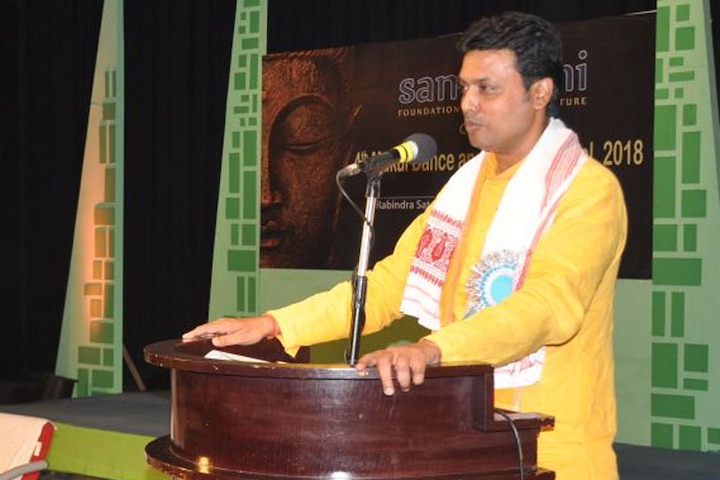 Rabindranath Tagore Gave Away Nobel Prize, Biplab Deb s Latest Gaffe রবীন্দ্রনাথ ঠাকুর ‘নোবেল পুরস্কার’ ফিরিয়ে দিয়ে ছিলেন! বিপ্লব দেবের নয়া মন্তব্যে ফের বিতর্ক