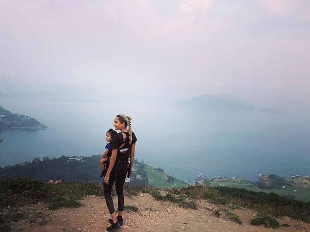 খুদেকে নিয়ে মায়ের এদিক ওদিক ঘোরা